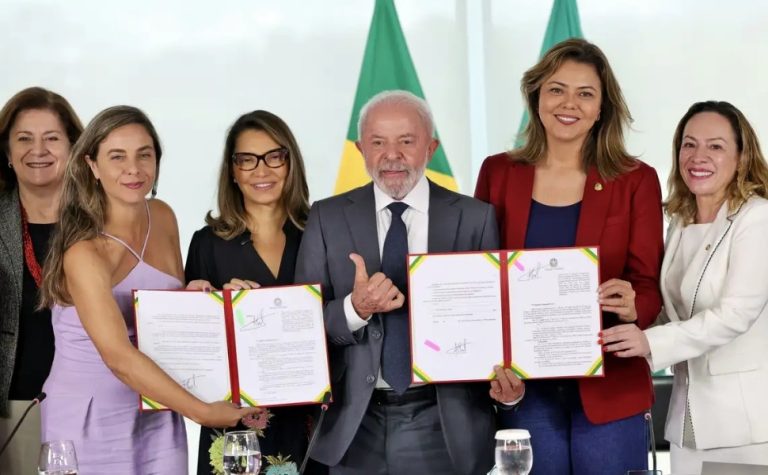 Lula sanciona lei que prevê tornozeleira eletrônica para agressores de mulheres