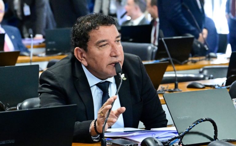 Magno Malta é internado após mal-estar súbito no Senado Federal