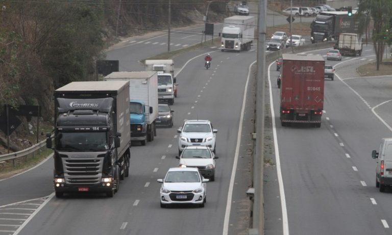 Mais de 330 mil veículos devem passar pela BR-101 no ES durante o feriadão