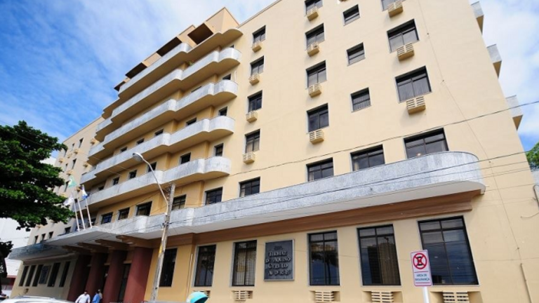 Marido que forjou suicídio da esposa pega 24 anos, menos que o teto da lei
