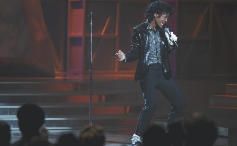 “Michael” chega aos cinemas contando a histórias e fases do Rei do Pop