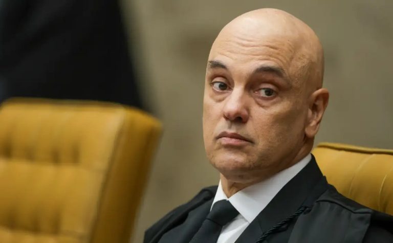 Moraes aumenta restrição para voos de drones na casa de Bolsonaro