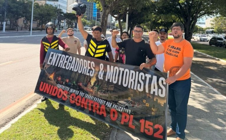 Motoboys realizam protesto contra ‘PL do aplicativo’ em Vitória
