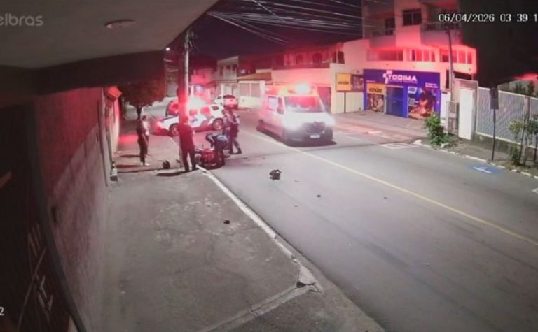 Motociclista morre após colidir com poste em avenida de Vila Velha; veja vídeo