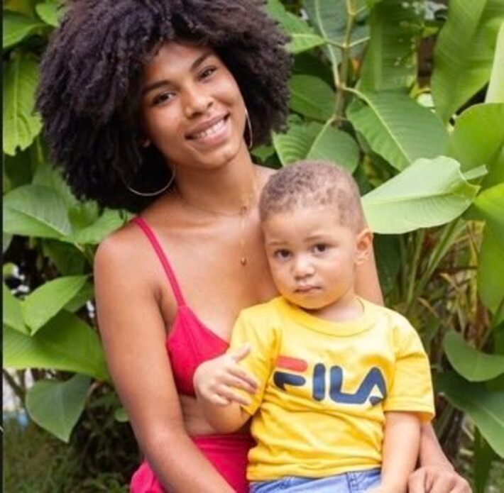 Mulher é morta a facadas junto com filho de 6 anos na Bahia; suspeito a perseguia há anos