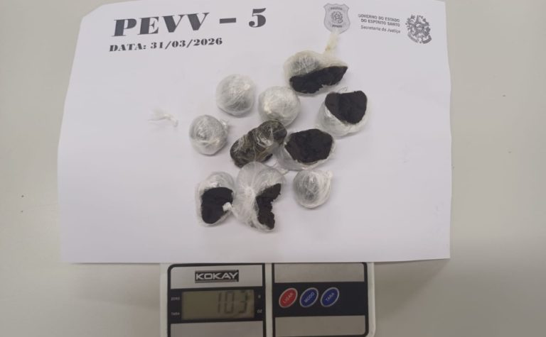 Mulher é presa tentando entrar com haxixe dentro de camisinha em presídio no ES