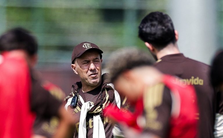 Na volta ao Brasileirão, Flamengo testa força do elenco diante do Bragantino