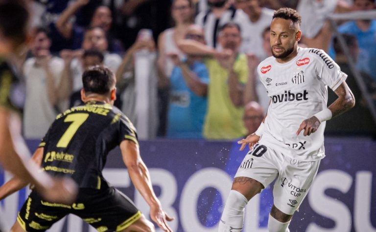 Neymar marca, mas Santos só empata com reservas do Recoleta na Vila Belmiro