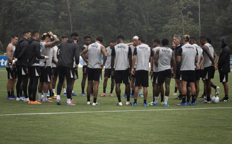 Nuno Moreira, Johan Rojas, Marino Hinestroza e Adson: disputa aberta no ataque