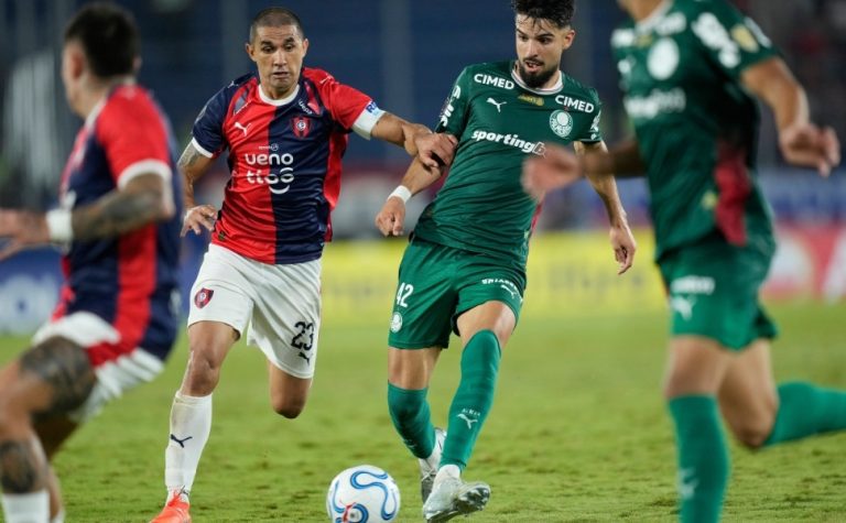 Palmeiras cochila, leva gol contra de goleiro e empata com Cerro na Libertadores