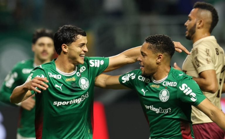 Palmeiras encaminha vaga na Copa do Brasil, mas Vitor Roque preocupa