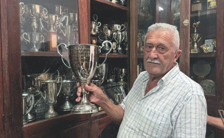 Pecuarista de 77 anos mantém acervo com 3 mil prêmios da raça Nelore