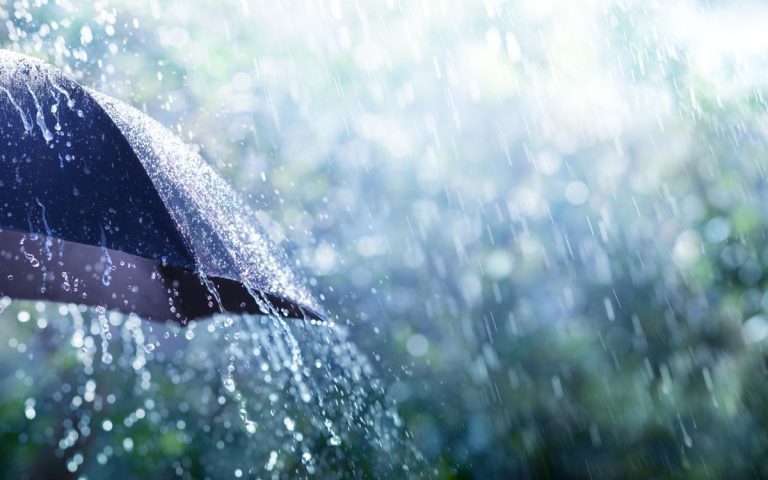 Pernambuco tem previsão de chuva moderada no litoral e em Noronha nesta segunda