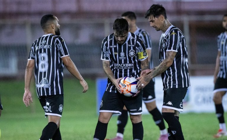 “Precisamos melhorar muito”, diz lateral capa-preta