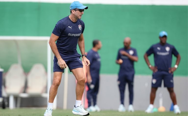 Pressionado, Flu busca reação contra Santos no Brasileirão