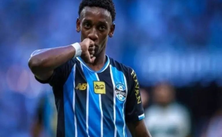 Promessa de 18 anos marca, e Grêmio vence o Coritiba em Porto Alegre
