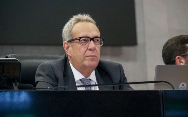 Queda de braço: Alepe cancela sessão após impasse sobre o cofre do Governo