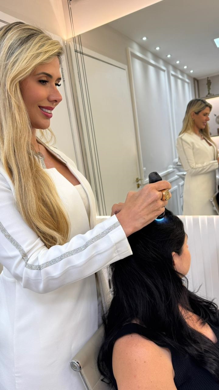 Queda de cabelo pode ser sinal de desequilíbrio no corpo