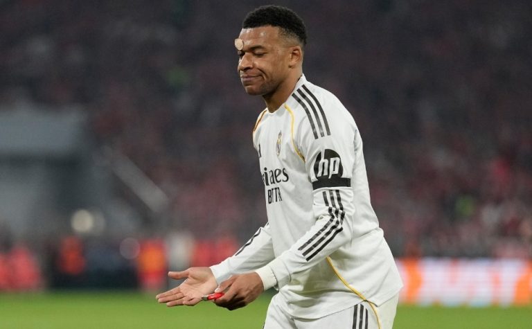 Real Madrid confirma lesão de Mbappé a menos de dois meses para a Copa