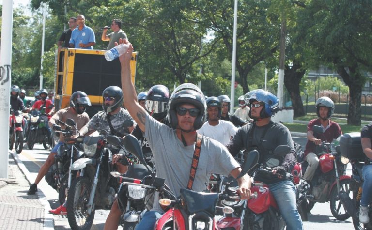 Regras para trabalho por aplicativos são adiadas após protestos