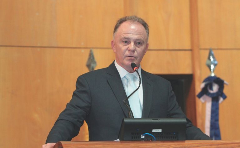 Renúncia de Casagrande é oficializada na Assembleia