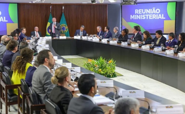Saiba quais ministros deixam os cargos para disputar as eleições