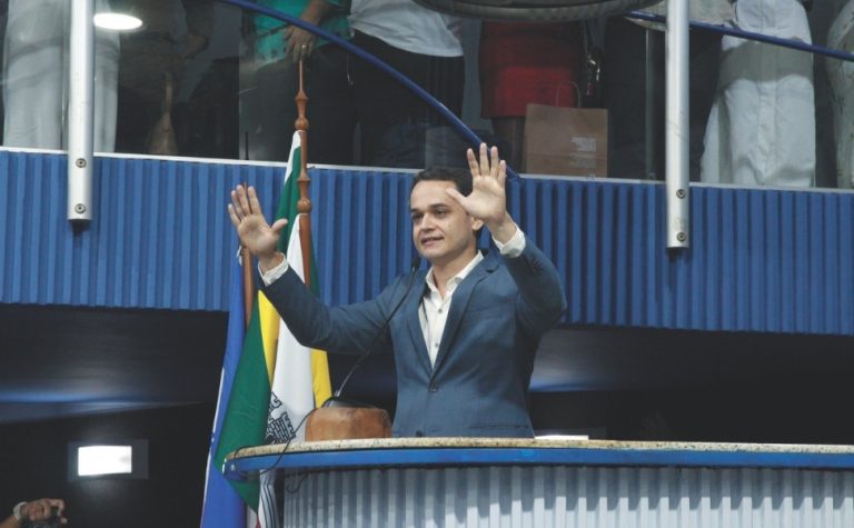 “Saio da prefeitura de mãos limpas”, afirma Pazolini na Câmara de Vitória