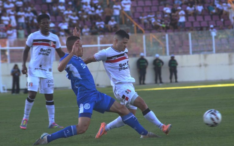 Santa Cruz entra sem reação, perde para o Confiança e despenca na Série C