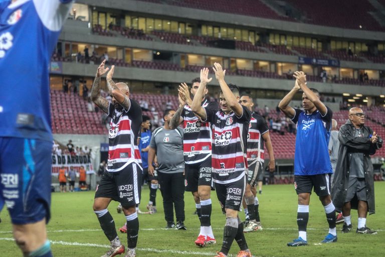 Santa Cruz estreia com Vitória sobre Itabaiana com forte chuva na Arena Pernambuco