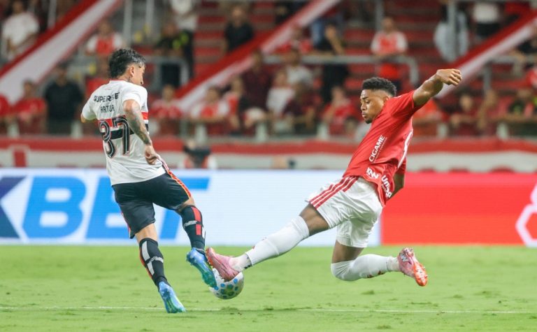 São Paulo aproveita recuo do Internacional e busca empate pelo Brasileirão