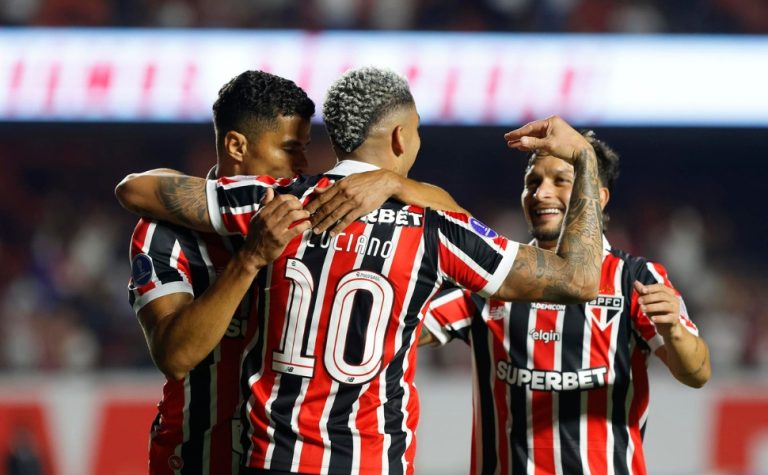 São Paulo ouve vaias, mas vence O’Higgins com golaços e mantém 100% na Sula