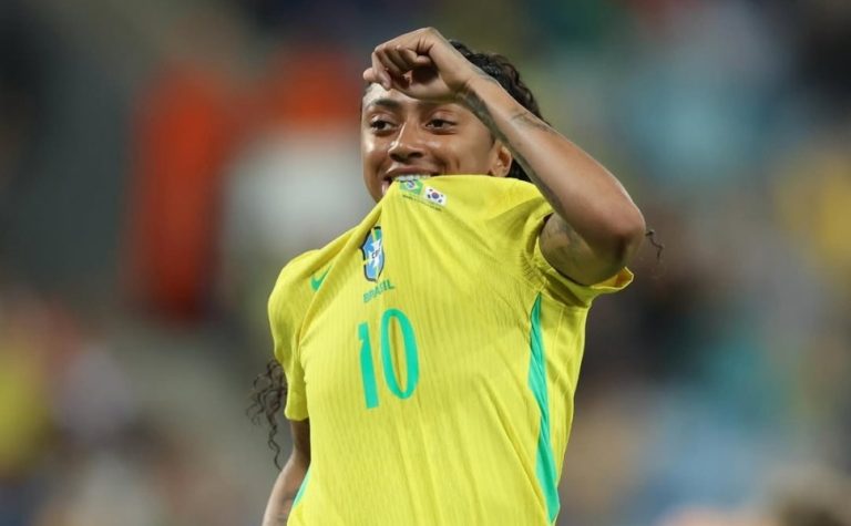 Seleção brasileira feminina goleia Coreia do Sul na estreia na Fifa Series