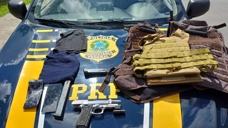 Suspeito de integrar facção criminosa é preso pela PRF com arsenal e carro roubado