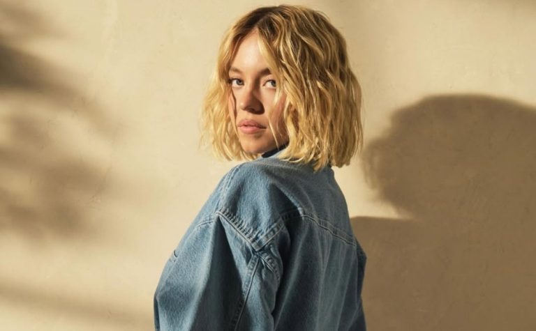 Sydney Sweeney faz novo anúncio para marca de jeans após publicidade polêmica