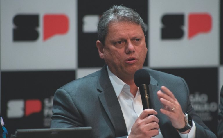 Tarcísio apoia PEC e diz que reeleição faz “mal ao Brasil”