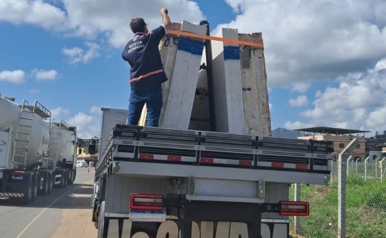 Transporte irregular de pedras ornamentais é flagrado em rodovia no Sul do ES