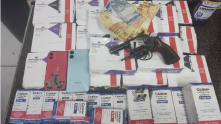 Trio é preso após assaltar farmácia e levar canetas emagrecedoras, no Espinheiro