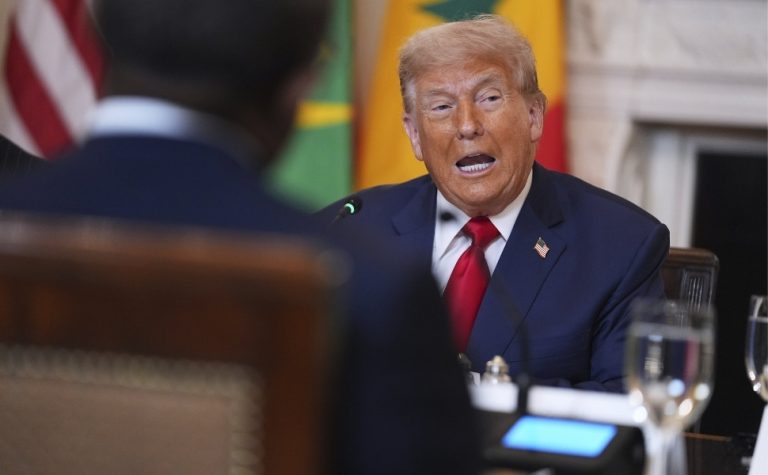 Trump diz que Irã está negociando e que acordo pode sair amanhã