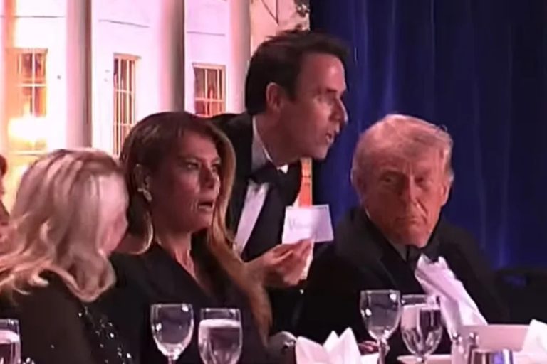 Trump é retirado às pressas de evento por agentes do serviço secreto