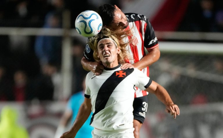 Vasco poupa titulares e empata com Barracas Central na abertura da Sul-Americana