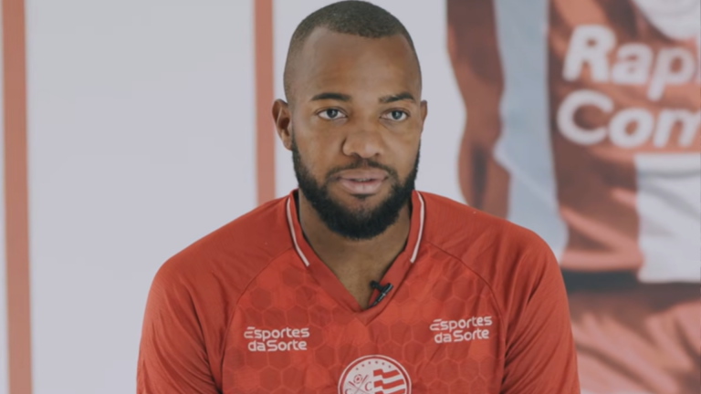 Victor Andrade recebe elogios por desempenho na estreia com a camisa do Náutico