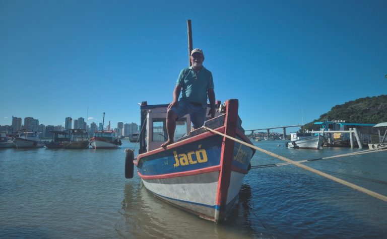 Vida de pesca: amor ao mar resiste aos custos altos e aos limites