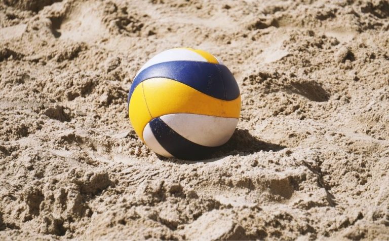 Vôlei social movimenta Camburi e revela talentos