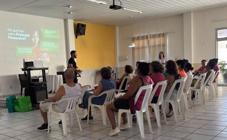 Ações do Sicredi Serrana no ES abordam educação financeira, investimentos e golpes