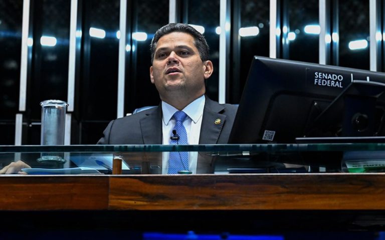 Alcolumbre promulga Lei da Dosimetria, que beneficia Jair Bolsonaro