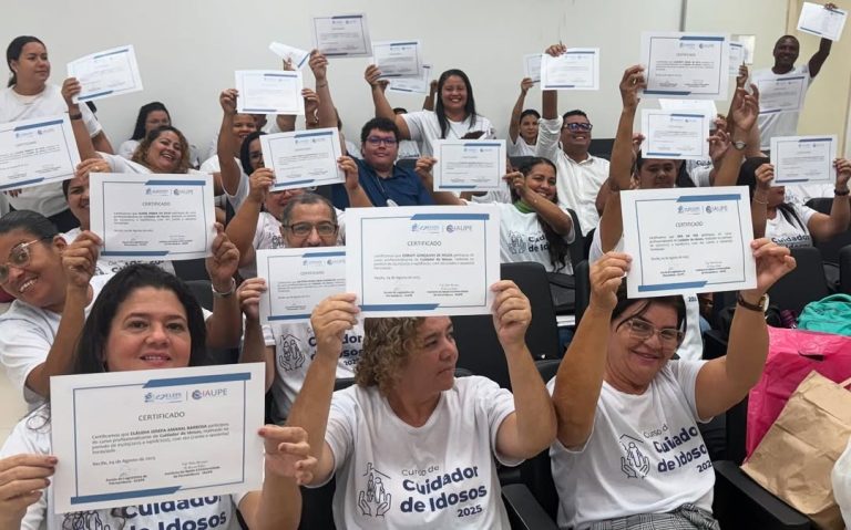 Alepe abre nova turma para curso gratuito de cuidador de idosos