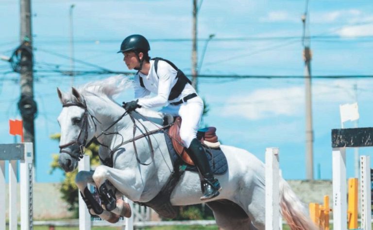 Aos 14 anos, joia capixaba mira grandes desafios no hipismo