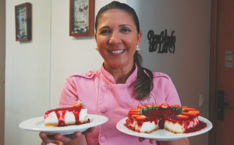 Aprenda a fazer um Cheesecake de frutas vermelhas para as mamães