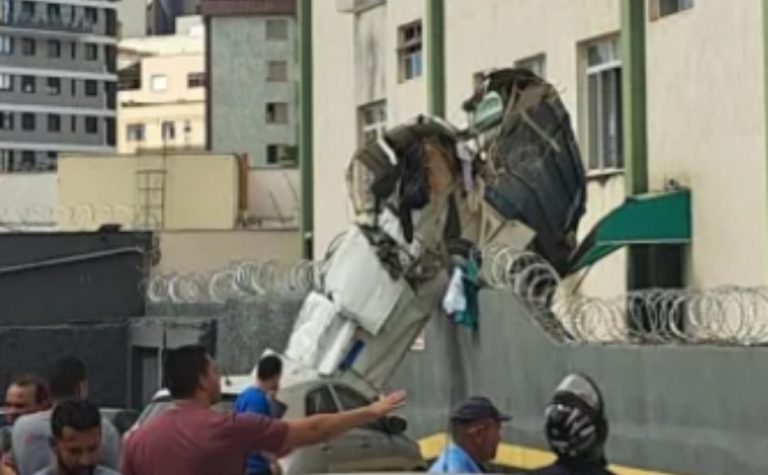 Avião de pequeno porte bate em prédio e deixa ao menos três mortos em BH