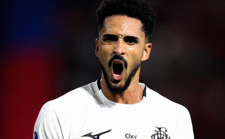 Botafogo supera gol contra, vira e garante liderança geral da Sul-Americana